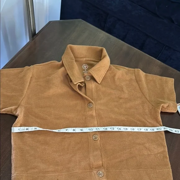 Button-Up Shirt and Shorts Set - Picture 6 of 9